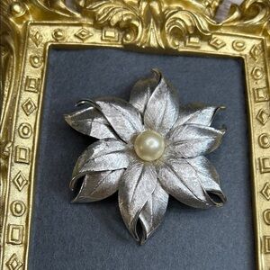 Vintage Judy Lee Silver Large Flower Brooch with Pearl Center